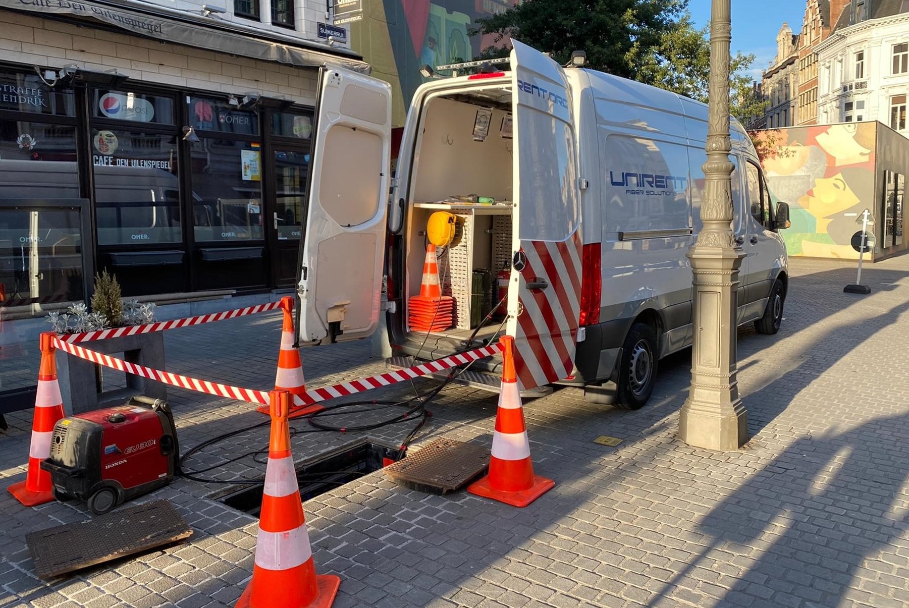 Unirent; Fiber; glasvezel; aannemer; Zele