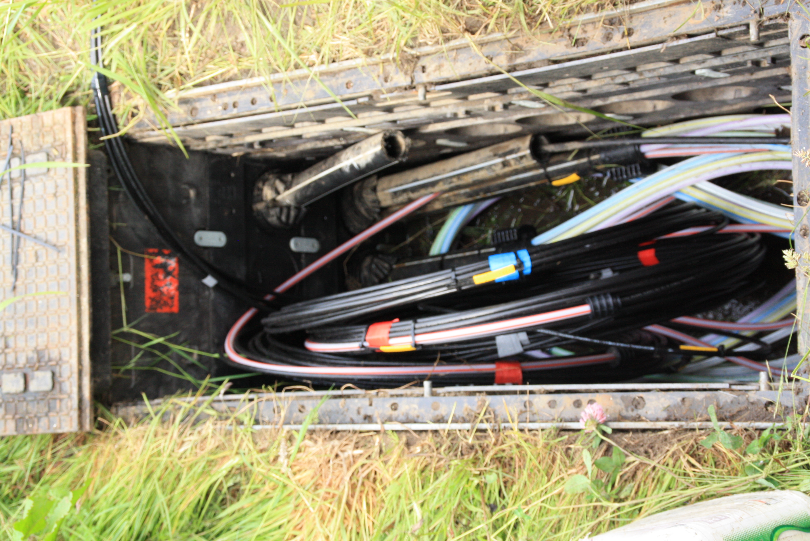 Unirent; Fiber; glasvezel; aannemer; Zele